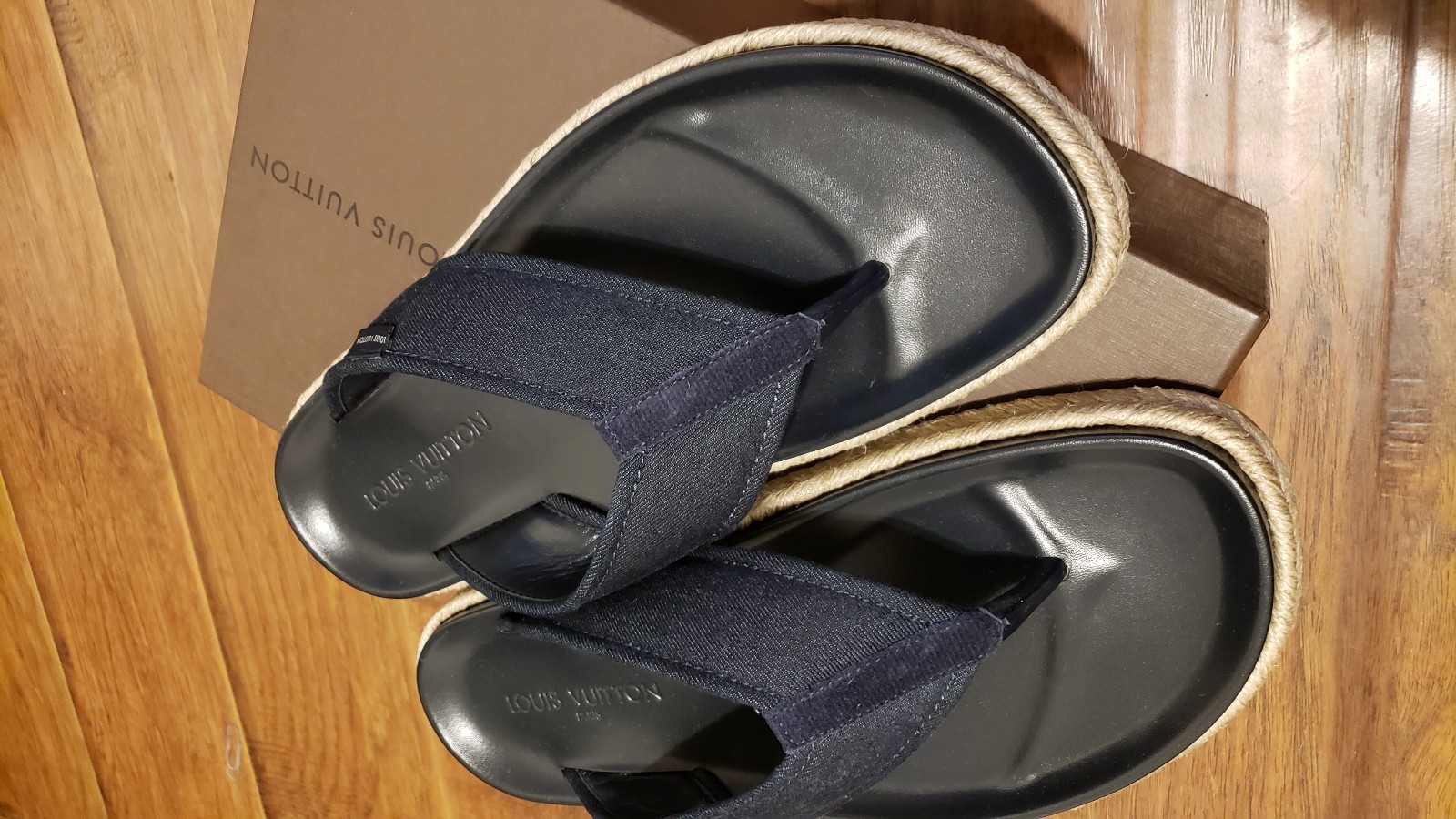 Original Louis Vuitton Mens Flip Flops 